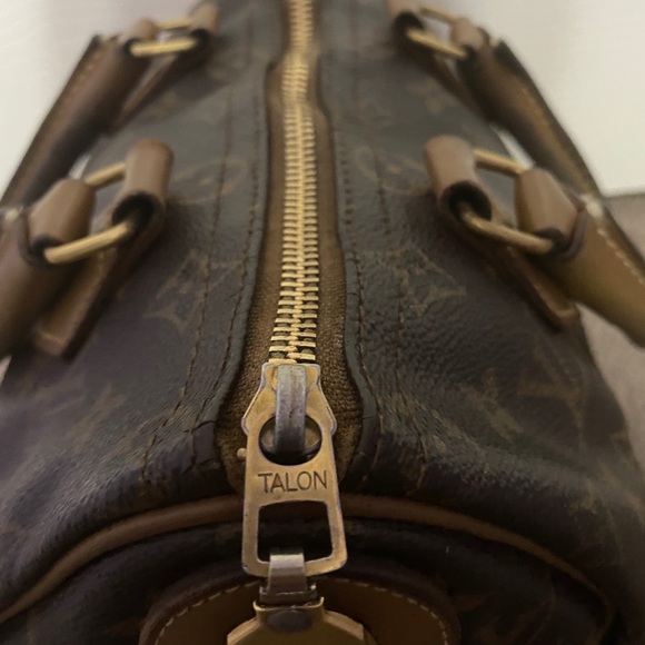 SOLD ✅ Authenticated LV Speedy 25 Monogram Canvas - Picture 2 of 10